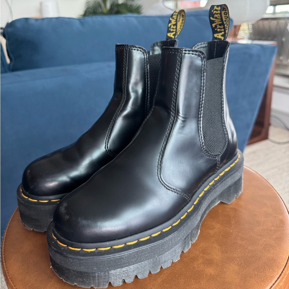 SALE*Dr. Martens Black Leather Platform Chelsea Boots size 6 US (Women) 5 US (M) - Picture 2 of 7